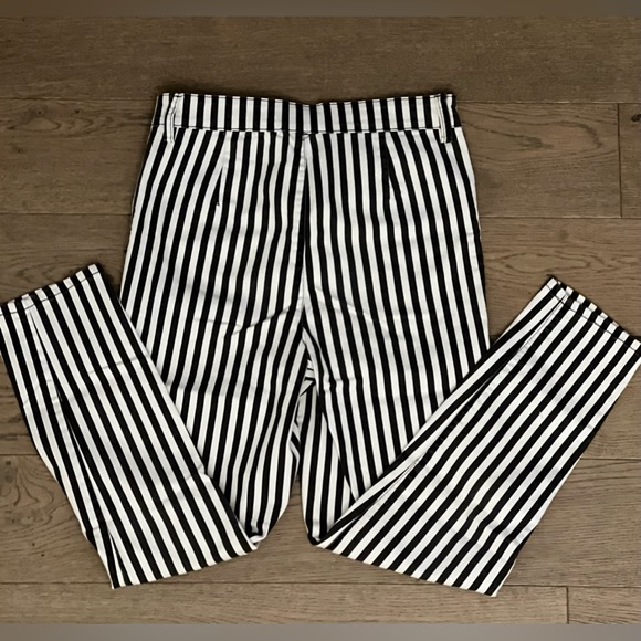 Forever 21 High-Waisted White and Black Pinstripe Pants 🤍🖤 - Picture 2 of 4